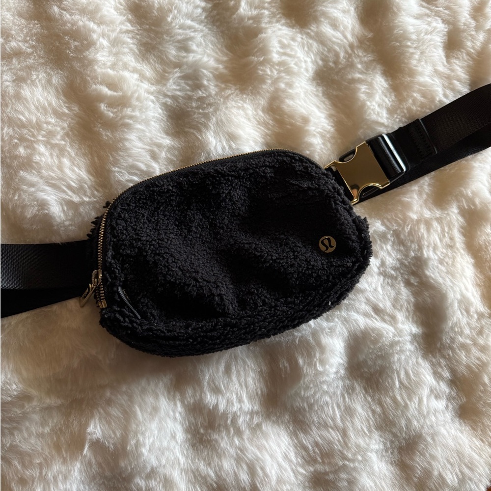 Lululemon Sherpa Belt Bag